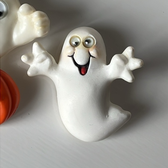 Vintage Halloween Ghost Pins Googly Eyes Cute Plastic Brooch Set Pumpkin Ghost - Picture 3 of 12